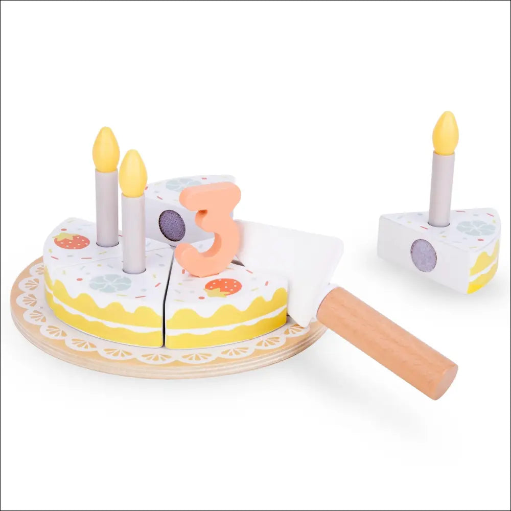 Tarta de cumpleaños de madera con velas y porción extraíble para cocinitas de madera